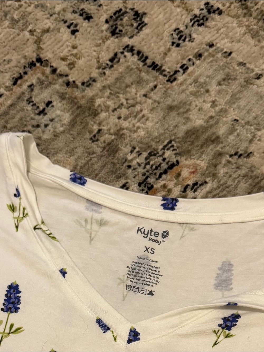 Kyte BABY Women’s V Neck Tee Bundle - Picture 4 of 7
